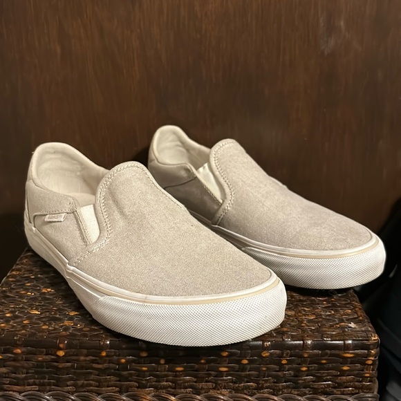 Vans - Picture 1 of 6